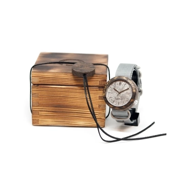 Zegarek drewniany Plank Mirach inspirowany twórczością Kai Kowalewskiej