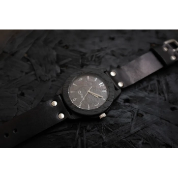 Zegarek drewniany Plank Barnim w kolorach Czarny Dąb (obudowa) / Naturalny Kamień (tarcza zegarka)