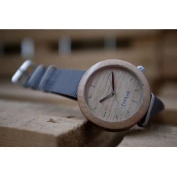 Zegarek drewniany Plank Sangay z obudową i tarcza z jasnego drewna Buk